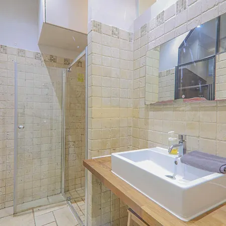 2 Bedroom Centre With Netflix Appartement