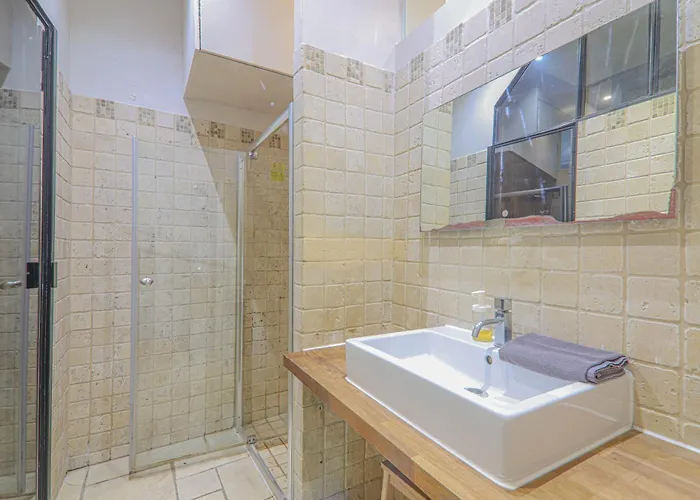 2 Bedroom Centre With Netflix Apartment